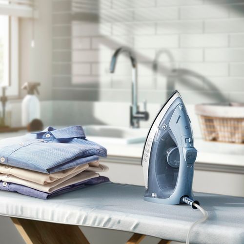 Plancha a vapor y seco Electrolux Efficient ESI10