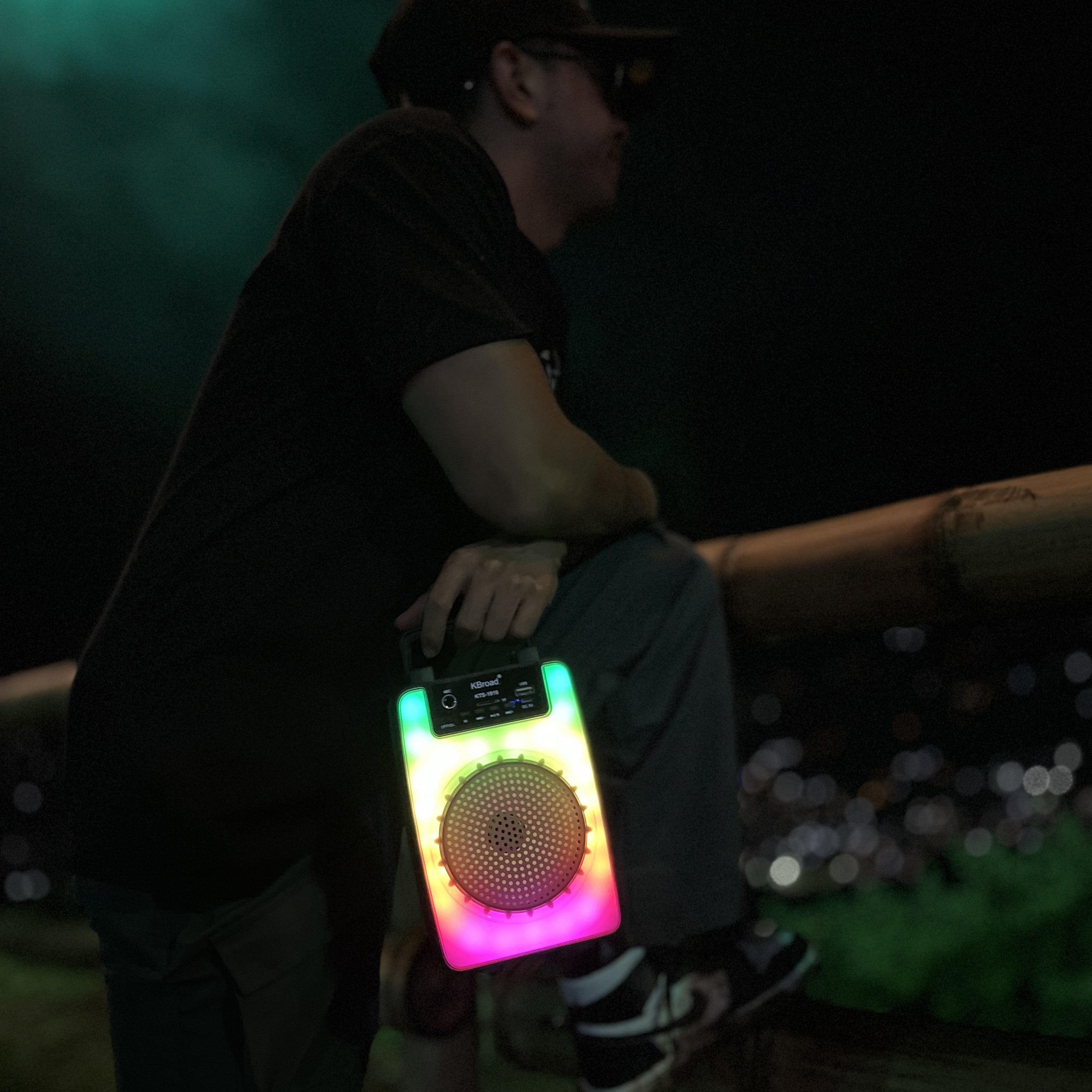 Parlante Portátil KTS-1919 4" Bluetooth con Luces LED y Función TWS