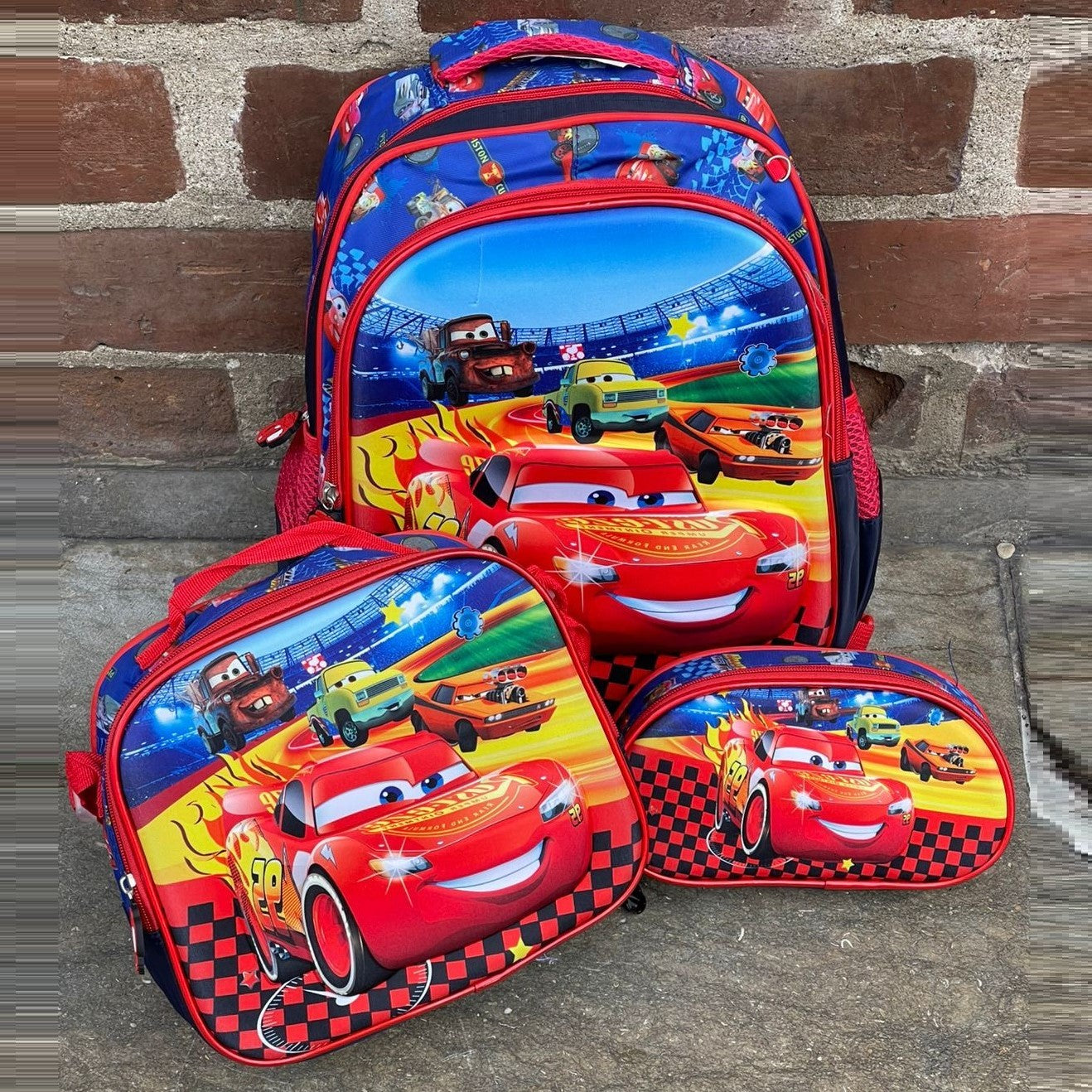 Morral escolar infantíl mediano trío personajes para niños Rayo McQueen rojo