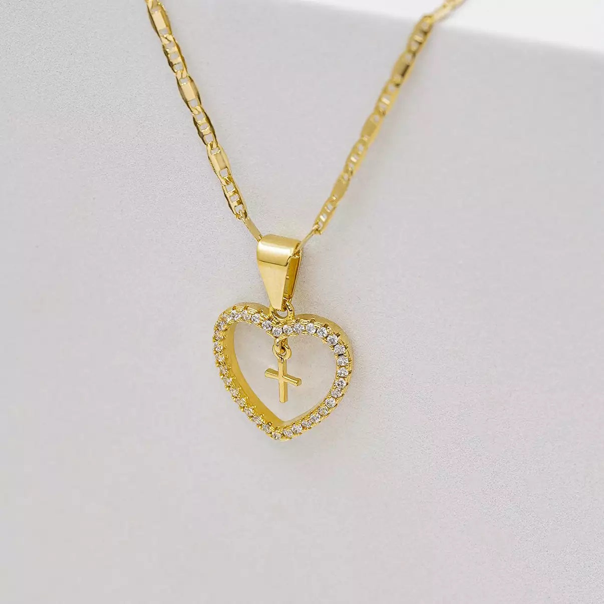 Dije oro laminado 18K Corazón circonias cruz mini Ref 23192