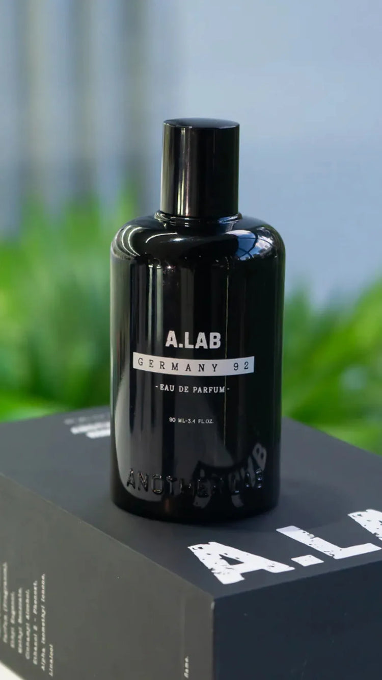 Another lab Italy 86 dupe Valentino Born in Roma Intense (masculino)